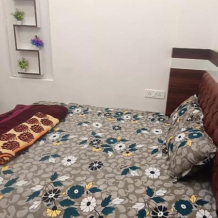 Goenka Home Stay Barsana Chhata Экстерьер фото