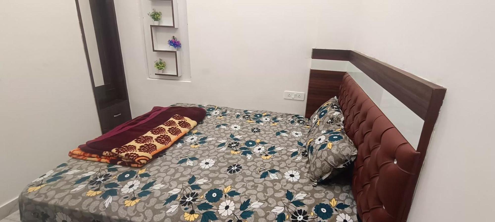 Goenka Home Stay Barsana Chhata Экстерьер фото