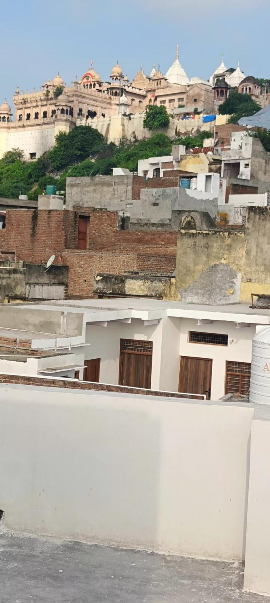 Goenka Home Stay Barsana Chhata Экстерьер фото