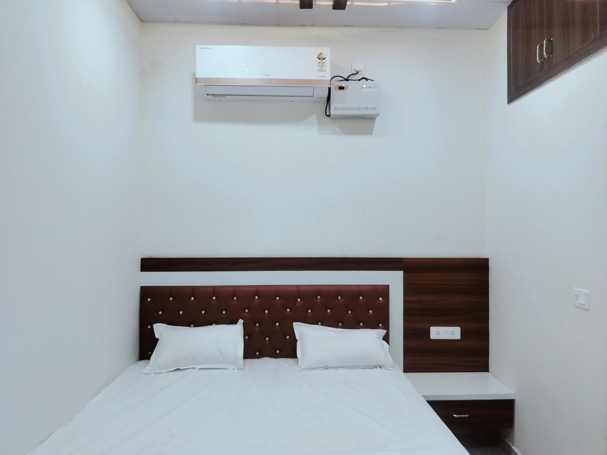 Goenka Home Stay Barsana Chhata Экстерьер фото